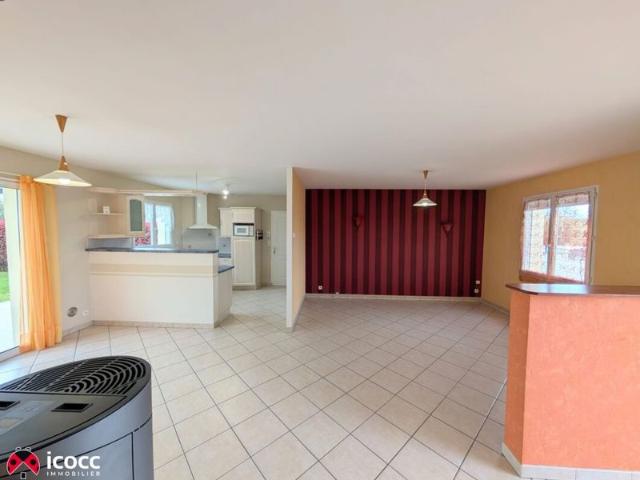 Maison de 2005 sur 617 m², très bien entretenue