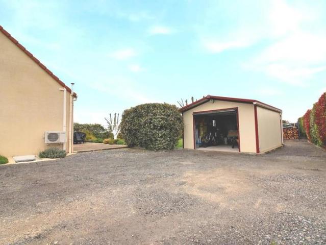 Maison 4 pièces avec grand jardin et garage