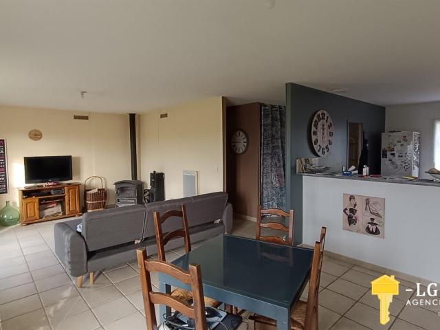 Maison de 2008, 100 m2, 3 chambres sur terrain clos de 950 m. 102m² Saint Ciers du Taillon