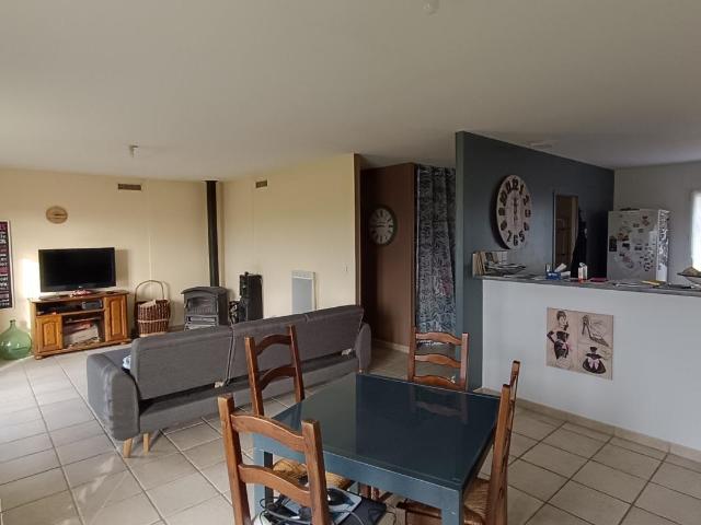 Maison de 2008, 100 m2, 3 chambres sur terrain clos de 950 m