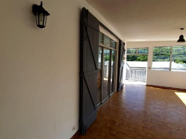Maison de 200m2 à louer sur Sainte Anne