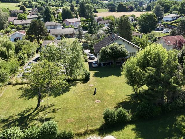 MAISON DE 200M2 SUR LA COMMUNE DE BONNE AVEC 2410M2 DE TERRAIN POSSIBILITE DE DIVISION PARCELLAIRES