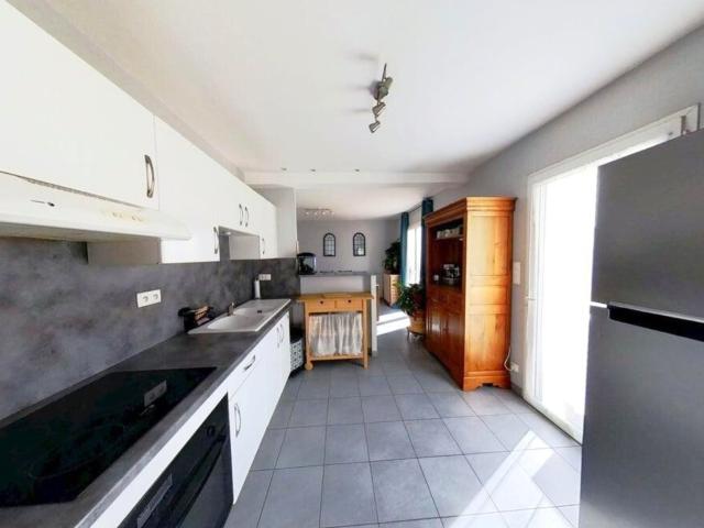 Maison de 2011, jardin arboré avec vue sur la campagne 83m² Lasgraisses