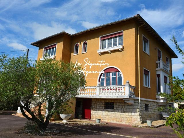 Maison de 217 m2 avec jardin de 2720 m2, piscine, garages et. 217m² Le Passage