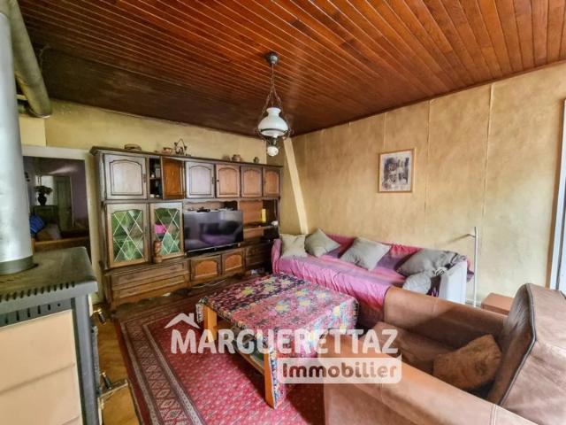 Maison de 220m² pour 350 utile entièrement à rénover ST JEOIRE