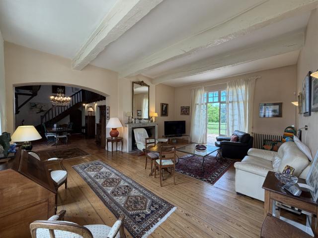 Maison De 222 M2 Avec 4 Chambres, Un Bureau, Double Garage E. 205m² Valence d'Agen