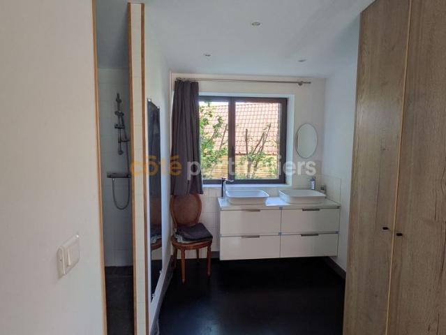 Maison de 235 m² à louer avec jardin 4 chambres