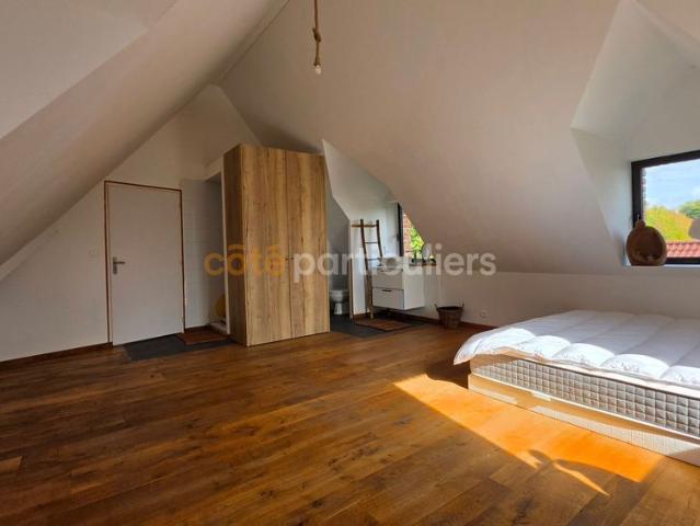 Maison de 235 m² à louer avec jardin 4 chambres