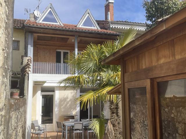Maison de 230 m² avec jardin et spa à Vic Fezensac 230m² Vic Fezensac