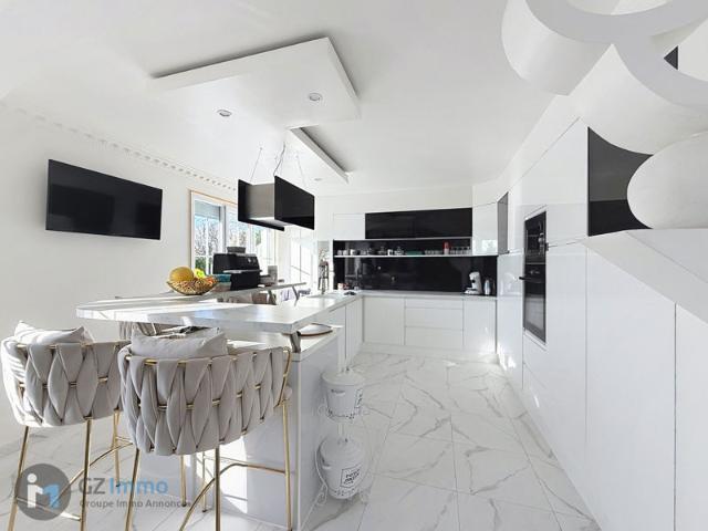 Maison de 245 m2 rénovée avec terrain de 1298 m2