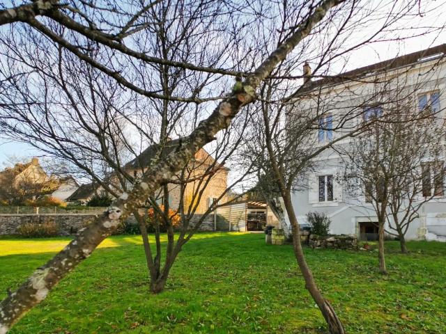 Maison de 256 m2 divisée en 4 appartements