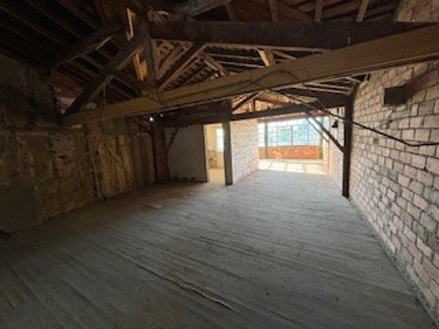 Maison de 251 m2 à rénover avec local commercial