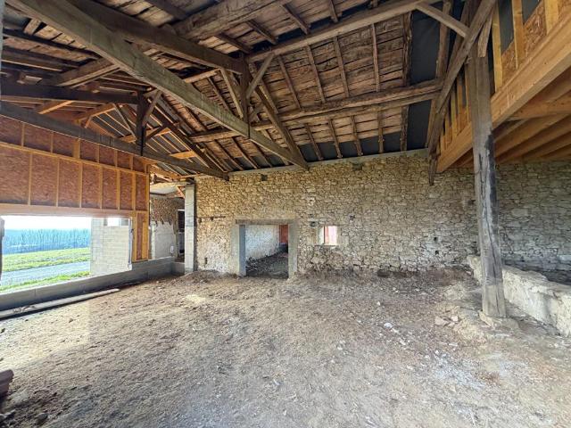 Maison de 260m2 à finir de rénover sur 1770m2 de terrain