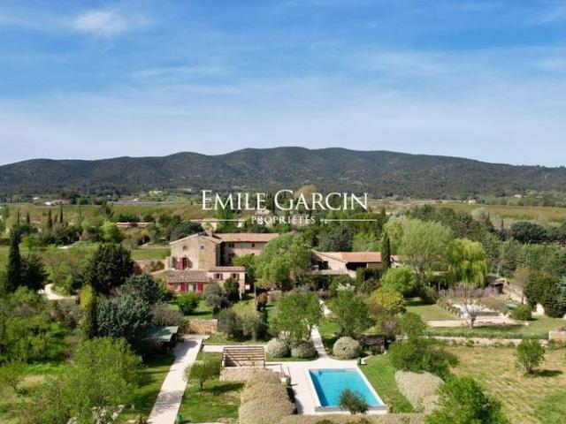 Maison de 27 pièces de luxe en vente à Lauris, France
