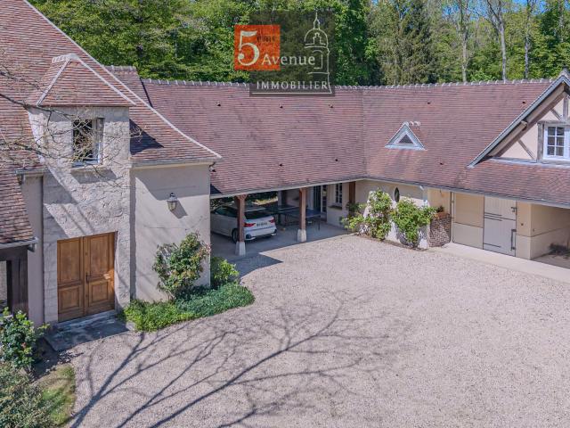 Maison de 243 m2 avec dépendance, terrain 2750 m2