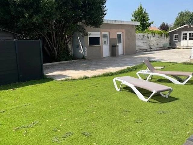 Maison de 2 appartements avec piscine
