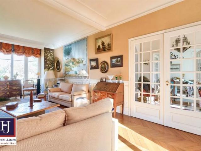 Maison de 348 m² 230m² habitables avec jardin de 550 m² 7 c