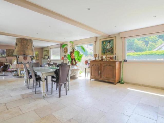 Maison de 350 m² sur 5900 m2 avec plan d'eau