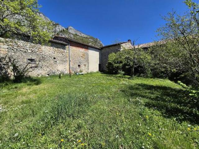 Maison de 380 m² à rénover avec jardin de 529 m²