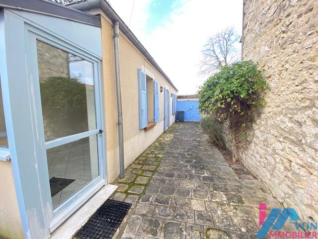 Maison de 38.57m2 avec cour privé en location 900 € par mois à Avon 77