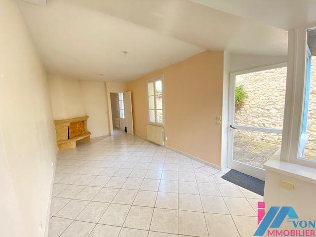 Maison de 38.57m2 avec cour privé en location 900 € par mois à Avon 77