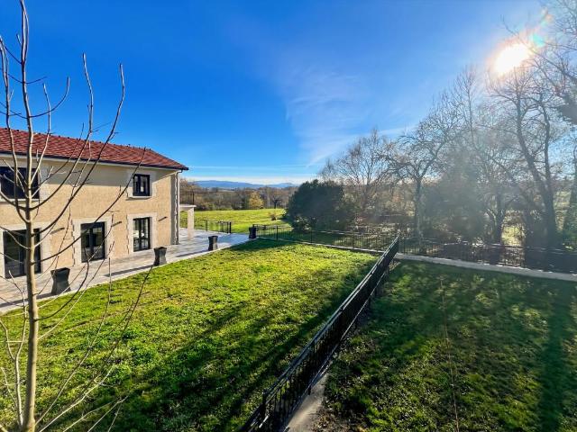 Maison de 390 m² avec terrain de 3 hectares