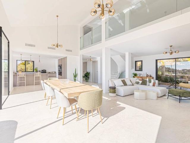 Maison de 7 chambres de luxe en vente à Golfe Juan, France