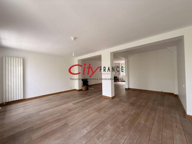 Maison de 7 pièces à proximité du centre ville de Villennes s