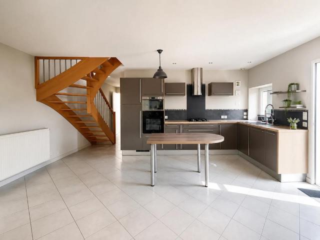 Maison de 7 pièces de 155 m² à Montreuil au Houlme