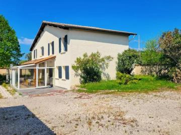 Spacieuse maison rénovée avec piscine à Chanos Curson