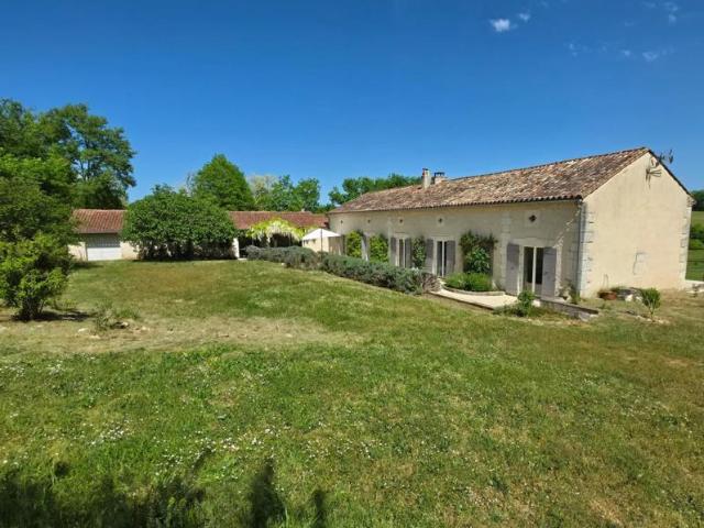 Demeure en pierre avec piscine et vue sur la vallée à Douville
