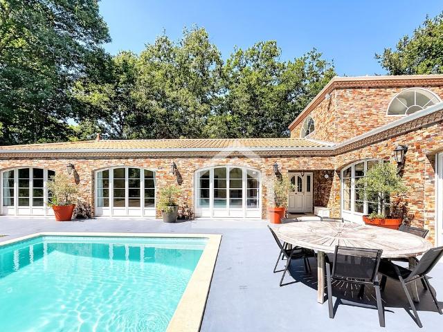 Maison de 7 pièces de luxe en vente à Le Pian Médoc, France