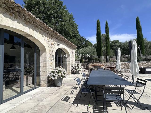 Maison de 7 pièces de luxe en vente à Uzès, France