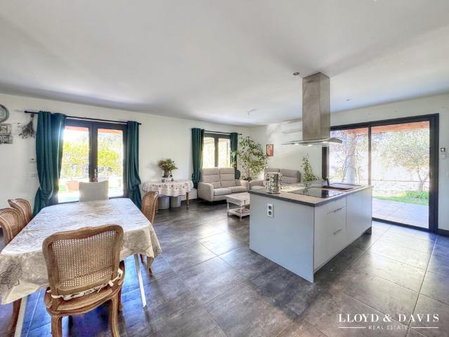 Maison de 7 pièces de luxe en vente à Uzès, Occitanie