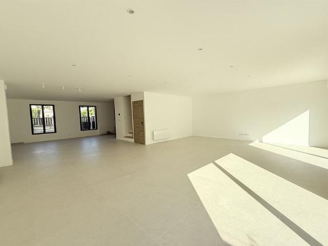 Maison de luxe de 7 pièces en vente à Viroflay, France