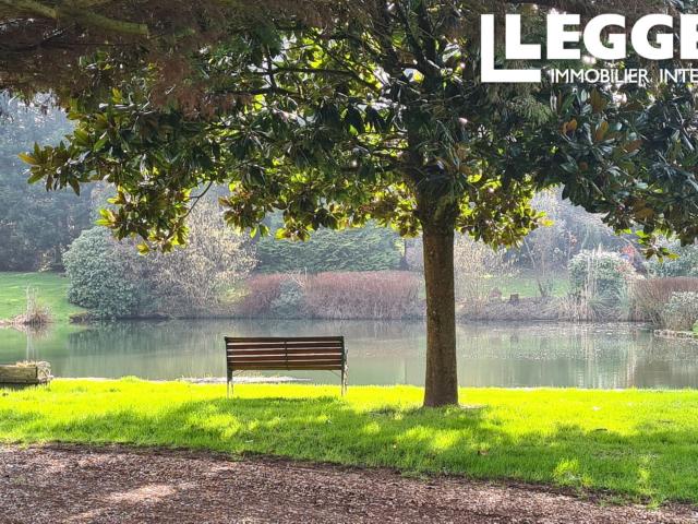 Propriété avec étang privé, piscine et gîte – Maison avec potentiel locatif proche d’Évron
