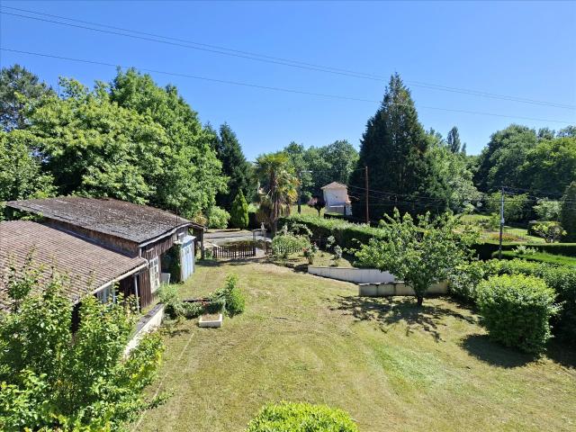Maison de 4 chambres avec piscine, en bordure du bourg 109m² Saint Aulaye