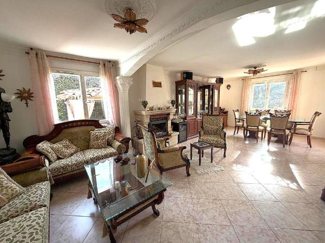 Maison de 4 chambres de luxe en vente à Châteauneuf le Rouge, Provence Alpes Côte d'Azur