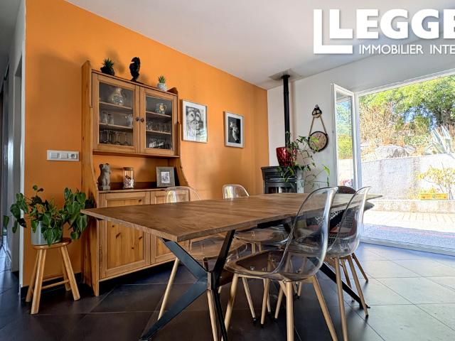 Maison de 4 chambres sur 990 m² avec terrasse, dépendance et garage – Prats de Sournia