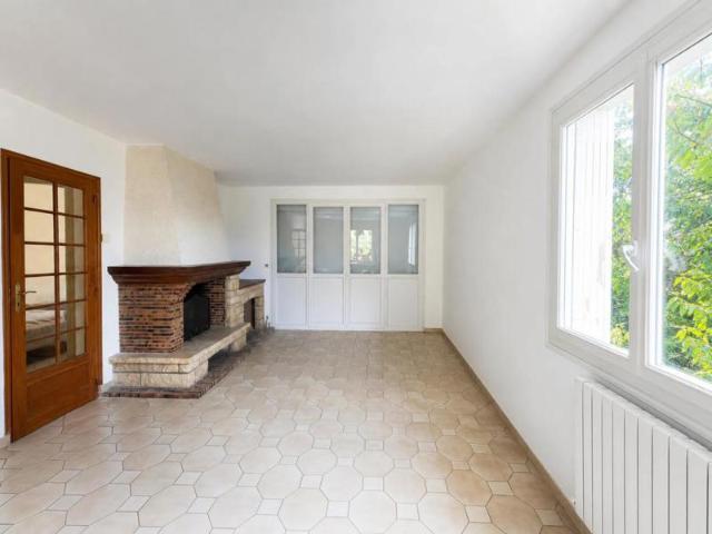 Maison de 4 pièces de 275 m² à Bourges