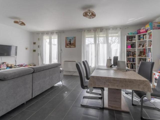 Maison rénovée de 83 m² avec jardin à Guerville