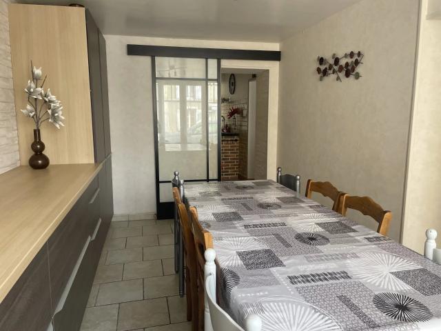 Maison de 5 chbres + studio indépendant 201 m² 195m² Loudun