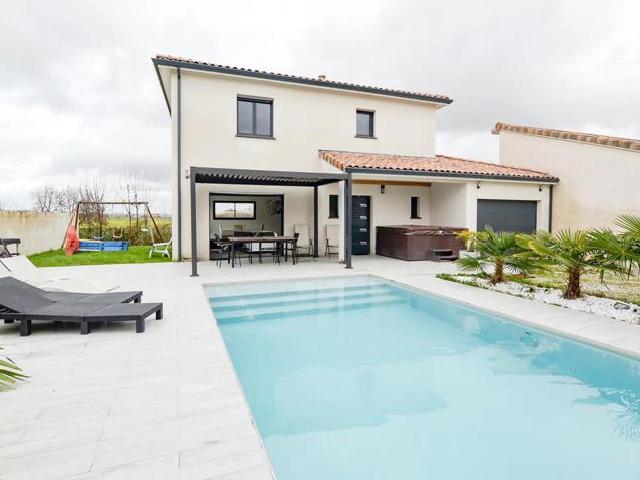 Maison moderne 5 pièces avec piscine à Merville