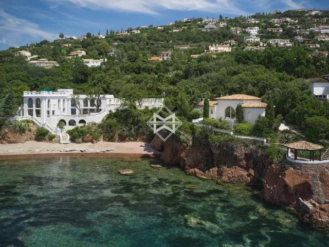 Maison de 3 chambres de luxe en location à Agay, France