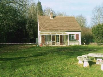 LOCATION MEUBLE. Maison de 65m2 environ située sur la commune d'Episy avec près de 400 m2 de terrain Bail meublé