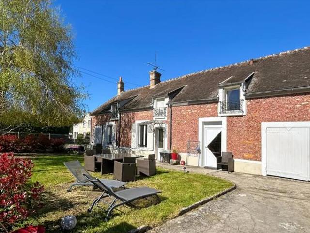 Grande maison à Châtillon la Borde, jardin paisible