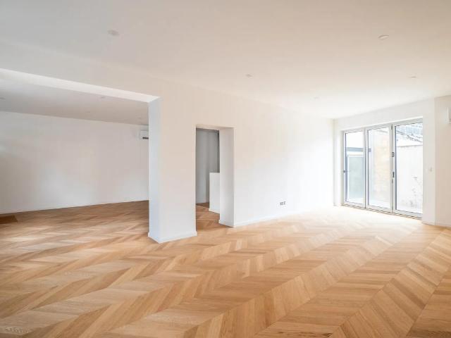 Ensemble immobilier avec maisons et commercialité à Bordeaux