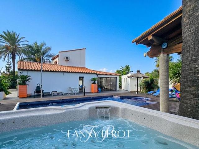 Maison de 6 pièces de luxe en vente à Saint Cyprien, Occitanie