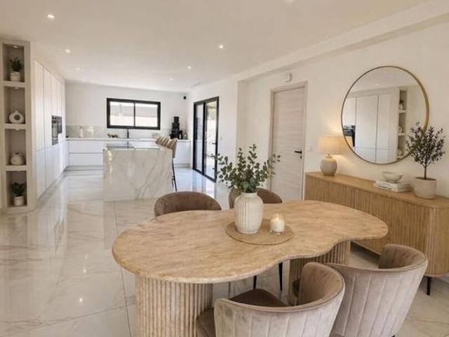 Maison de 6 pièces de luxe en vente à Sérignan, France