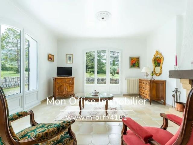 Maison de 6 pièces de luxe en vente à Trets, France